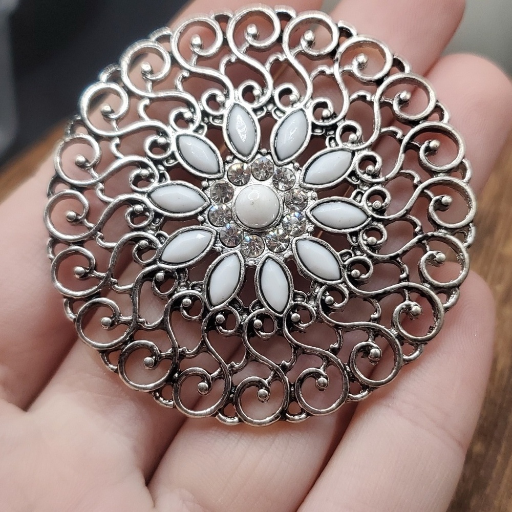Edwardian‎ mandala lace pendant